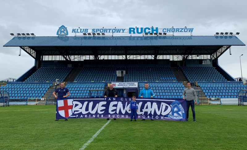 Blue England wspiera Ruch